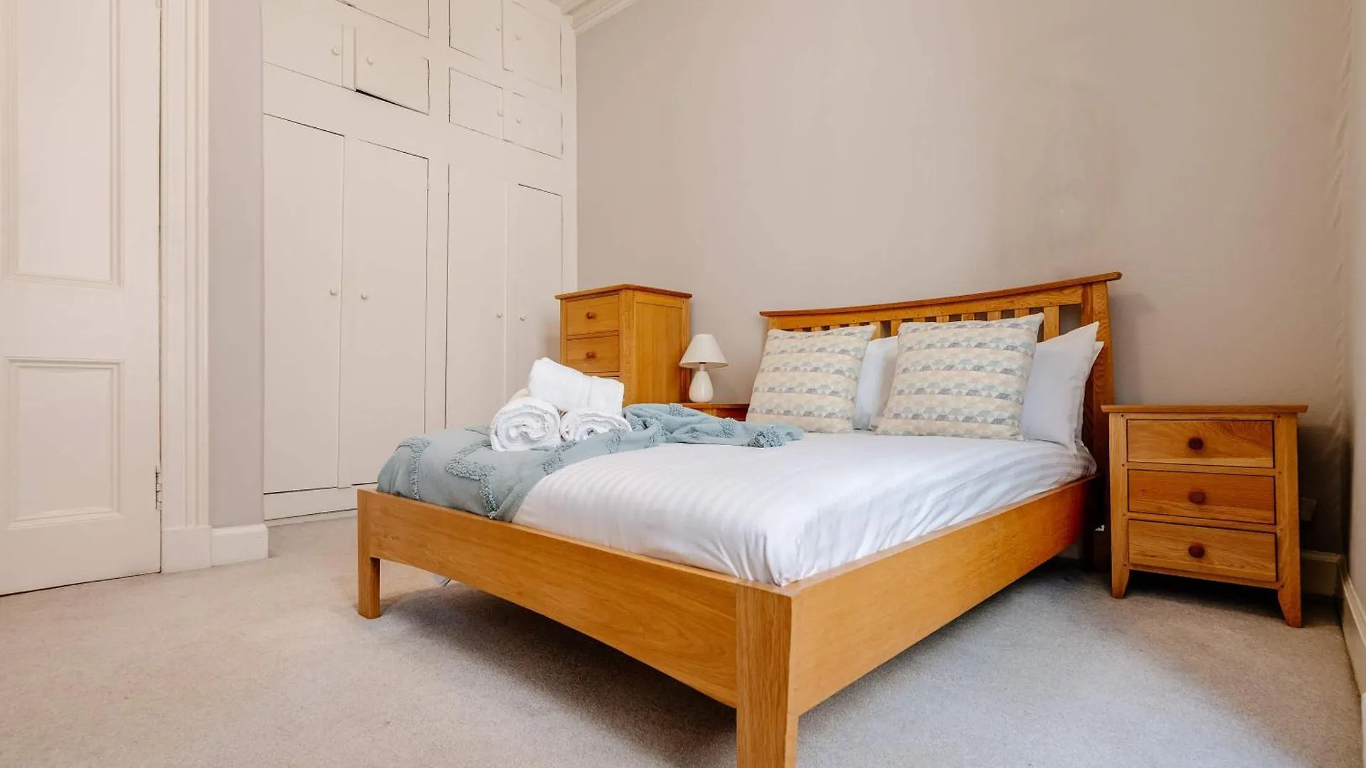 אדינבורו Elegant 2Br Apartment On Leven St
