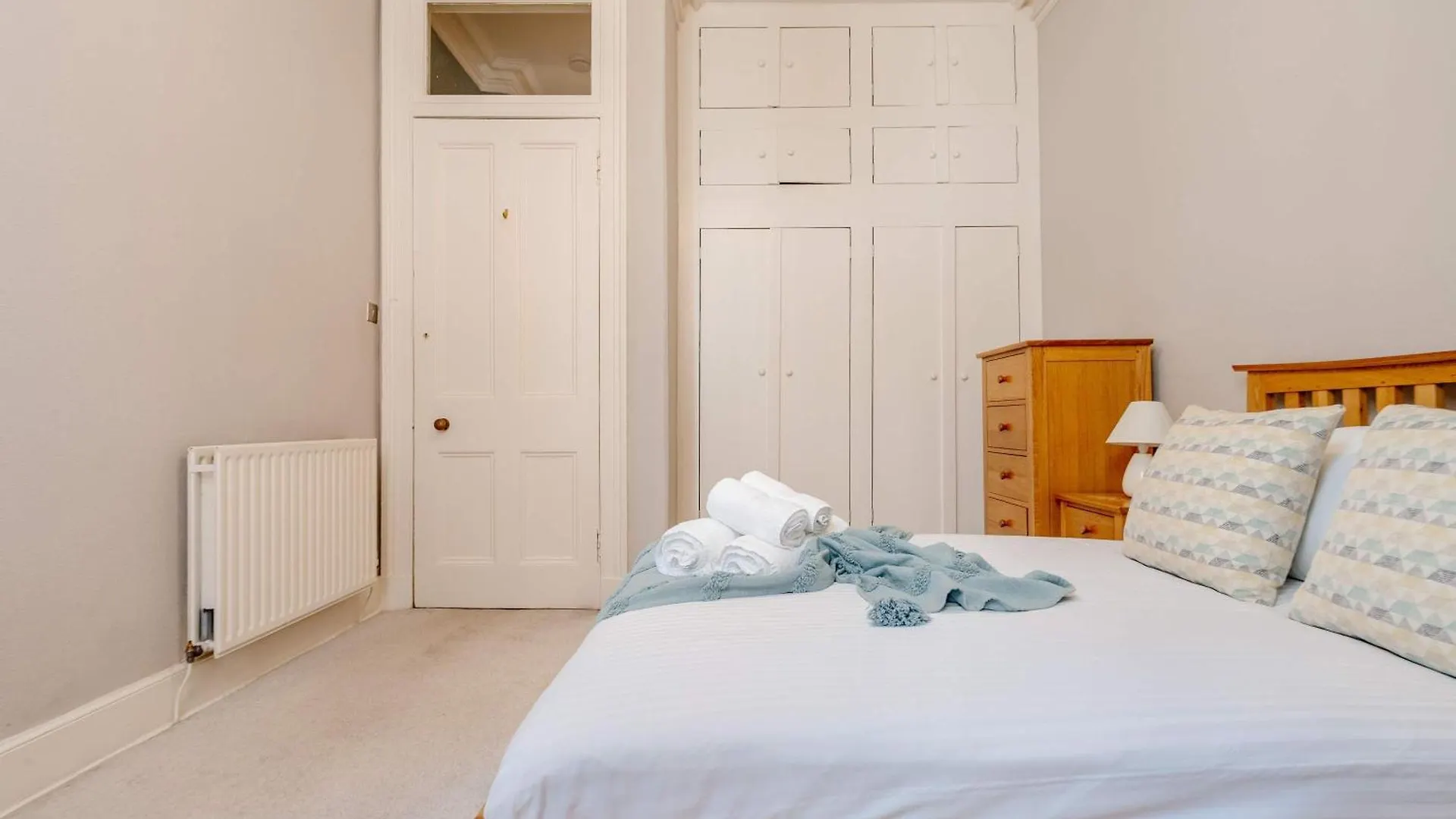 אדינבורו Elegant 2Br Apartment On Leven St