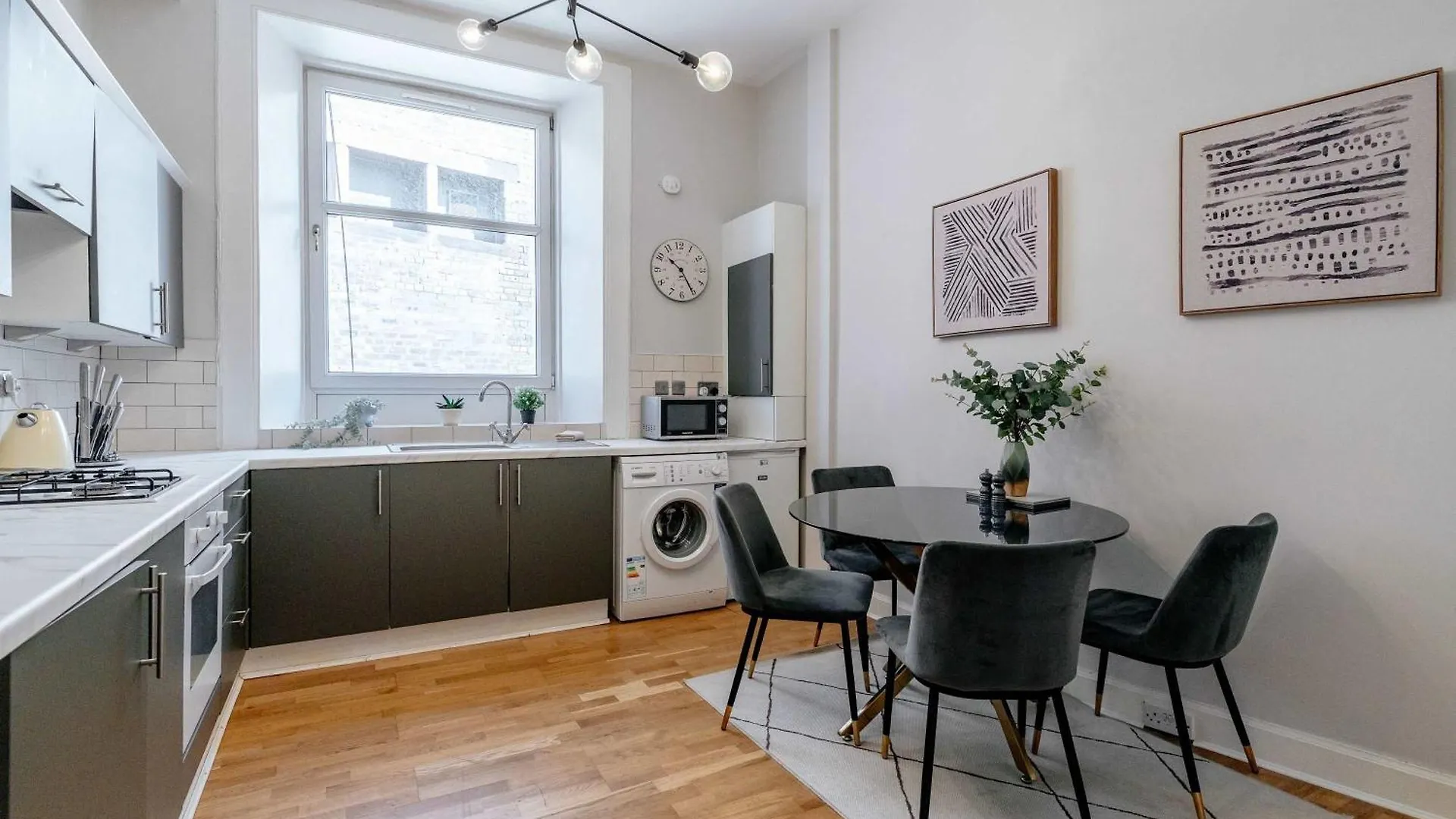 אדינבורו Elegant 2Br Apartment On Leven St