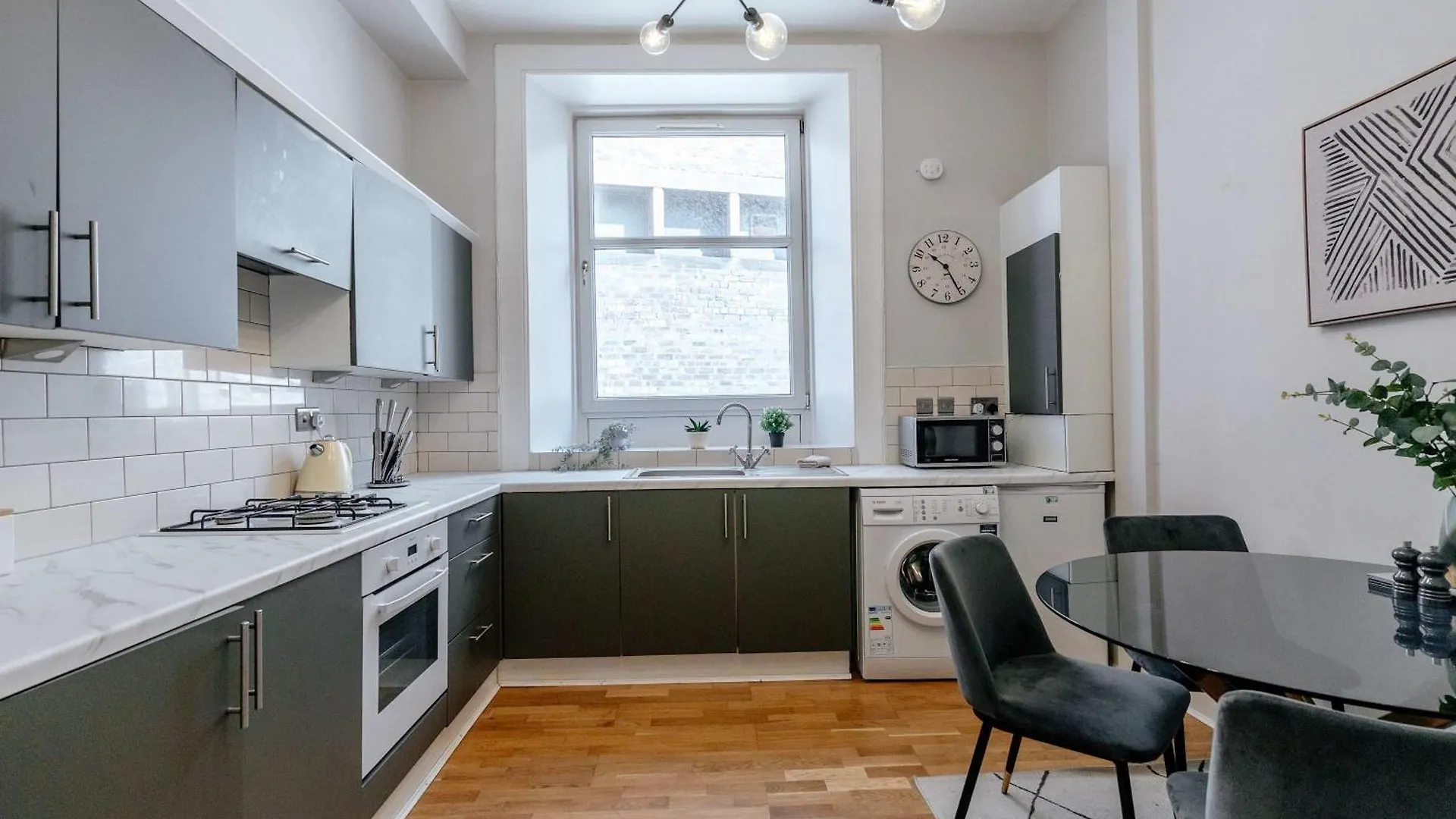אדינבורו Elegant 2Br Apartment On Leven St