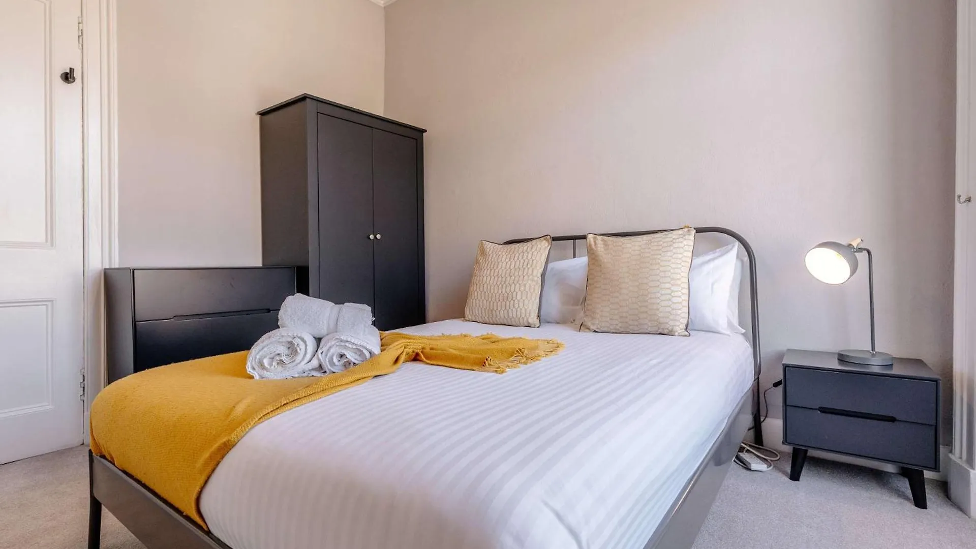 אדינבורו Elegant 2Br Apartment On Leven St בריטניה