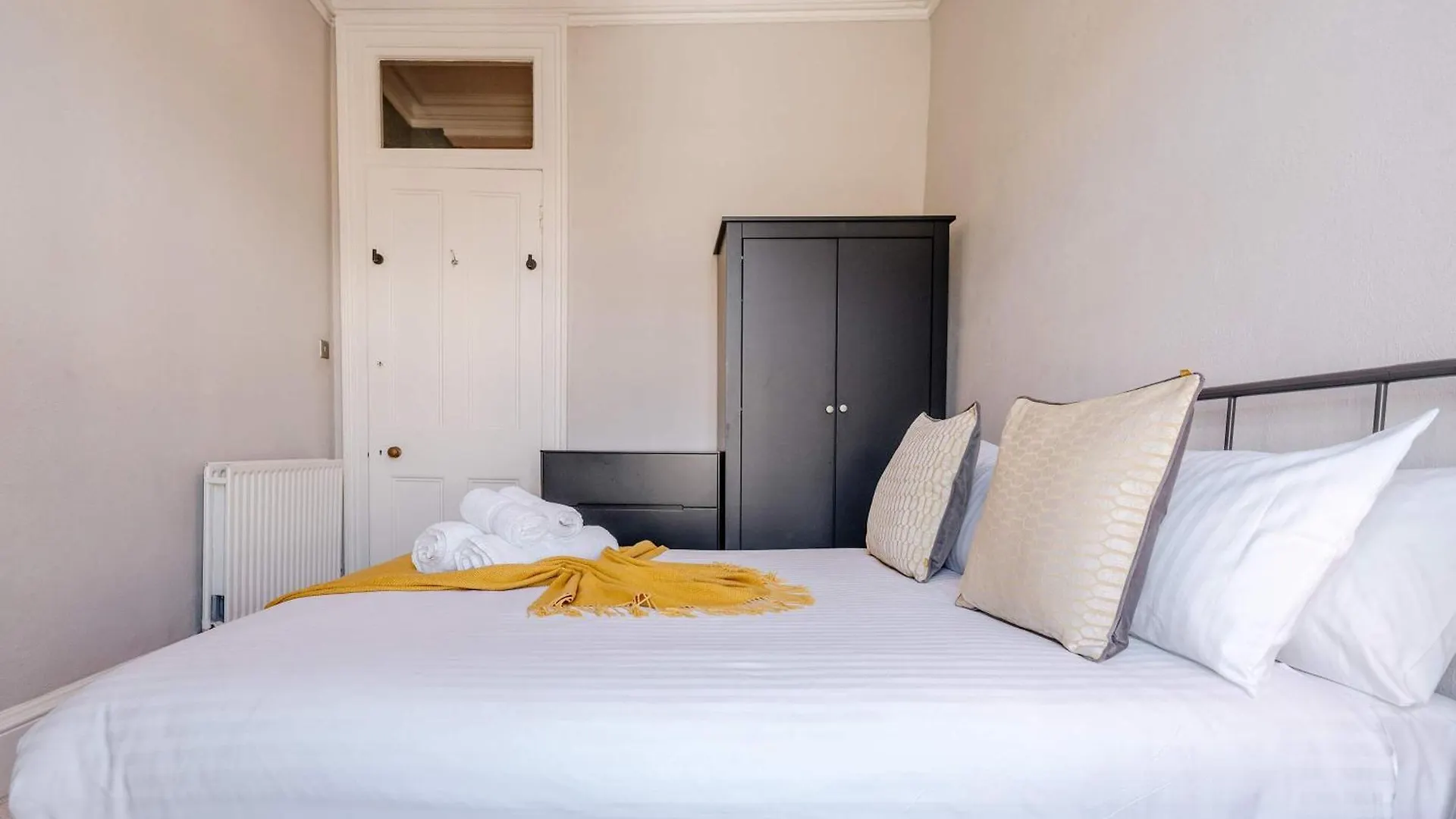 אדינבורו Elegant 2Br Apartment On Leven St
