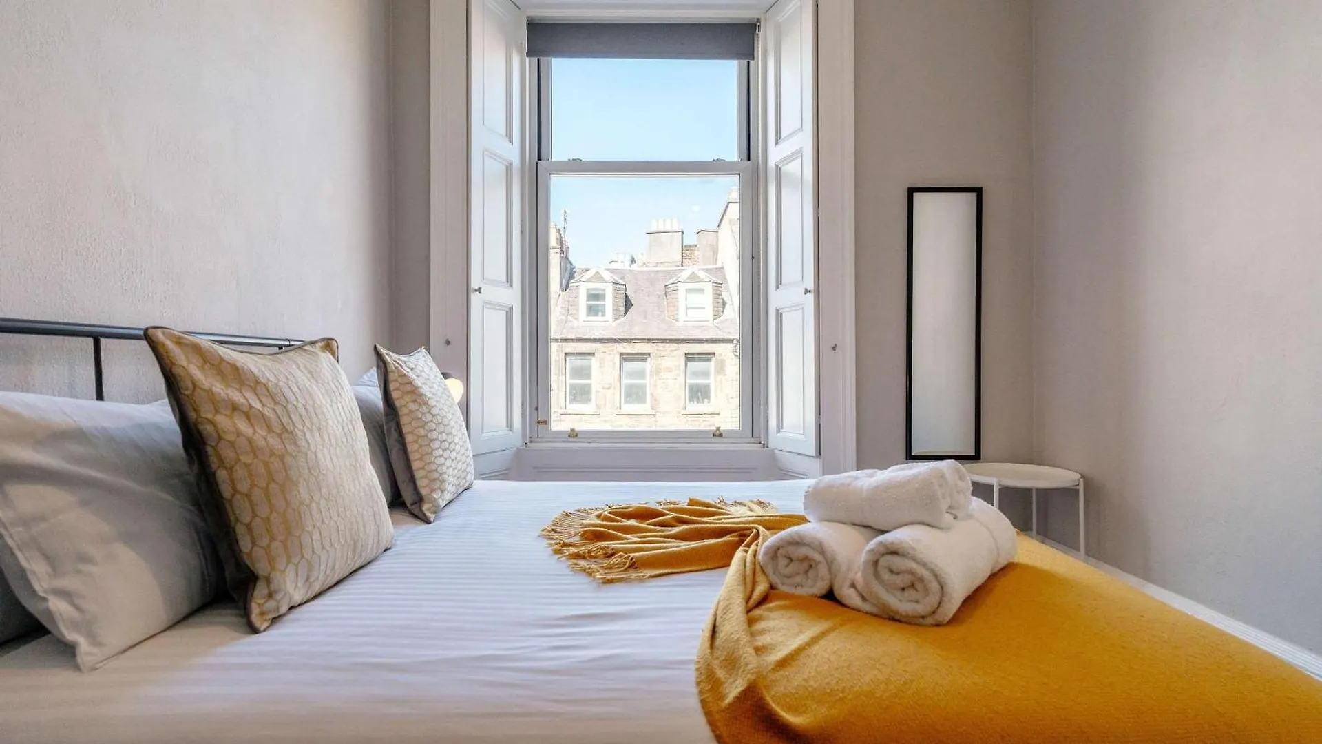 אדינבורו Elegant 2Br Apartment On Leven St