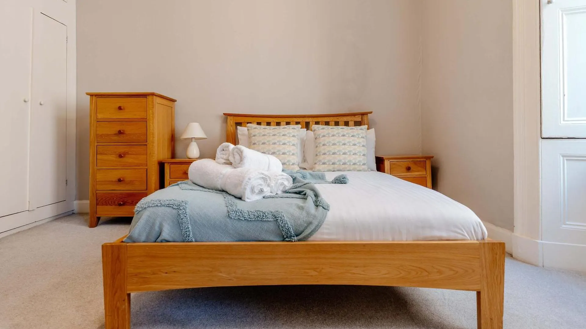 אדינבורו Elegant 2Br Apartment On Leven St