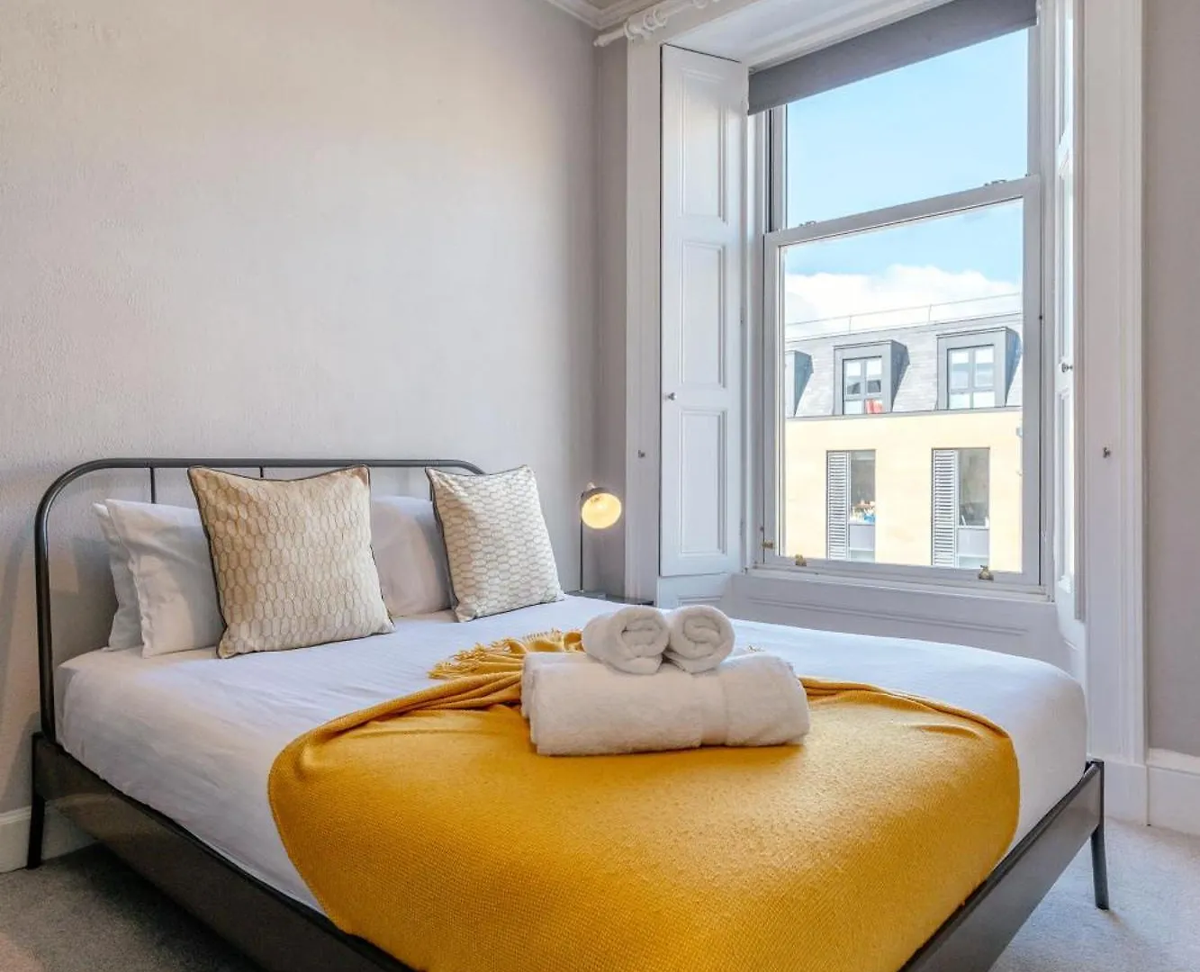 אדינבורו Elegant 2Br Apartment On Leven St 0*,