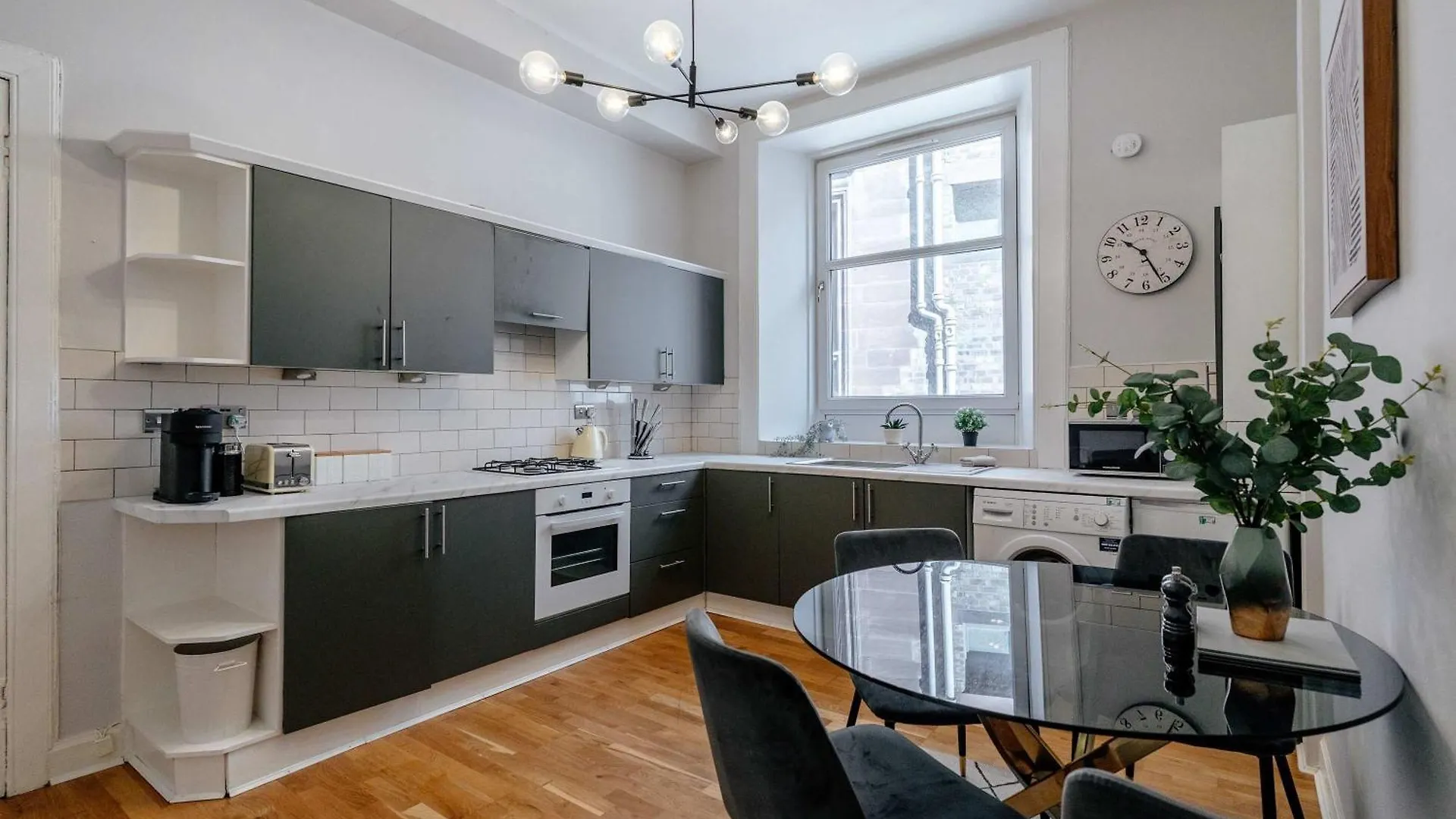 אדינבורו Elegant 2Br Apartment On Leven St
